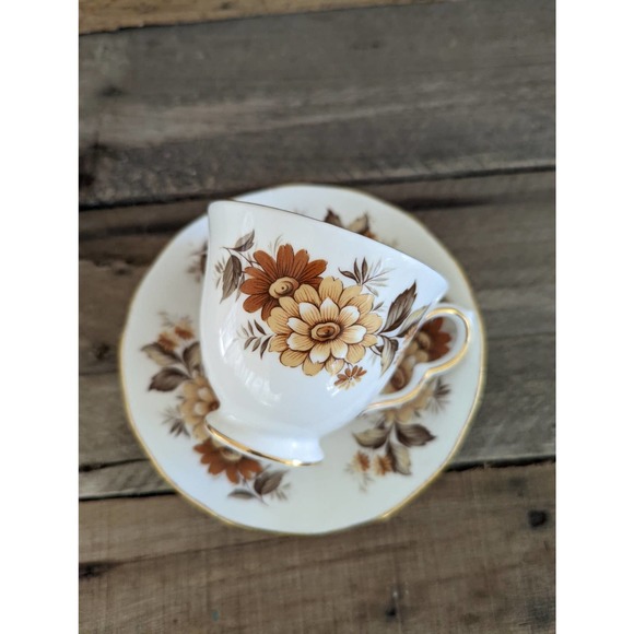 Vintage Queen Anne Bone China Teacup and Saucer Made in England - Picture 2 of 6